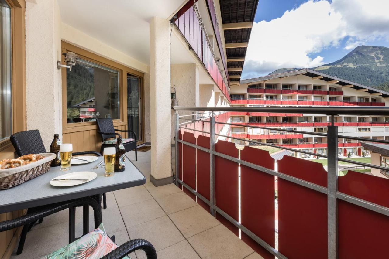 Spacious Corner Apartment In Aparthotel Kleinwalsertal Mittelberg Exterior photo